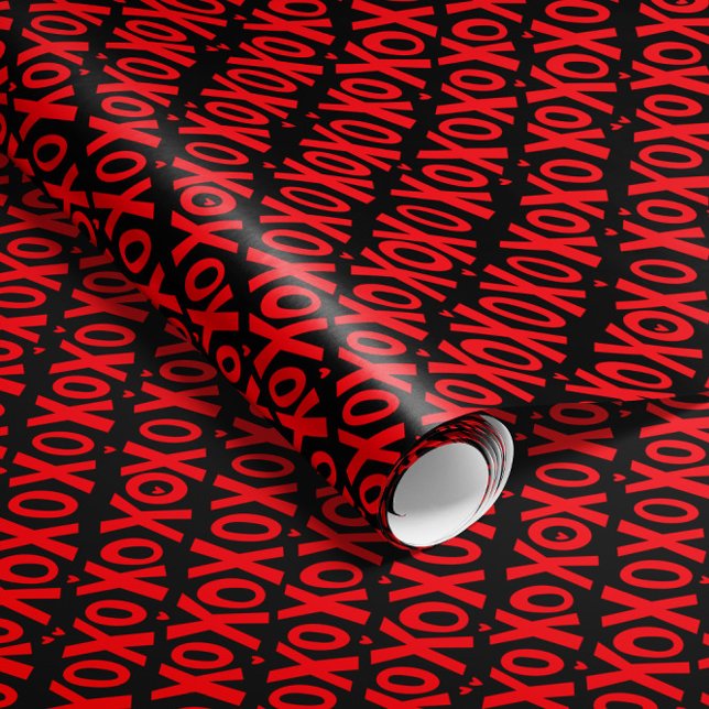 Cadeau Papier d'enveloppement XOXO Valentine's Day (Valentine's Day wrapping paper roll with red XOXOs on black and tiny heart details)