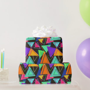 Cadeau Triangles Dans Papier D'Enveloppement De Couleurs
