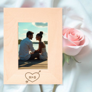 Cadres Gravés Cœur d'amour avec flèche et initiales d'un couple
