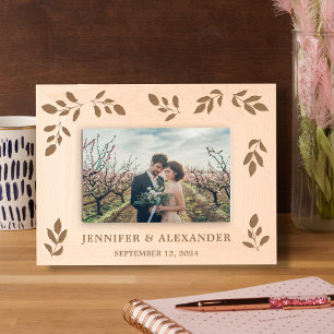 Cadres Gravés Couple de mariés aux feuilles botaniques élégantes