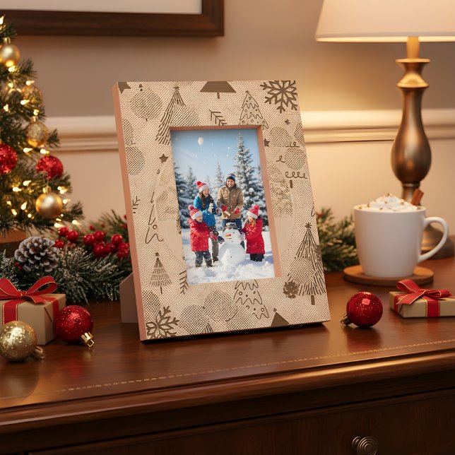 Cadres Gravés "Elegant Christmas Tree – Festive Holiday Desk Pho (Créateur téléchargé)