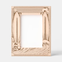 Surfer en bois gravé