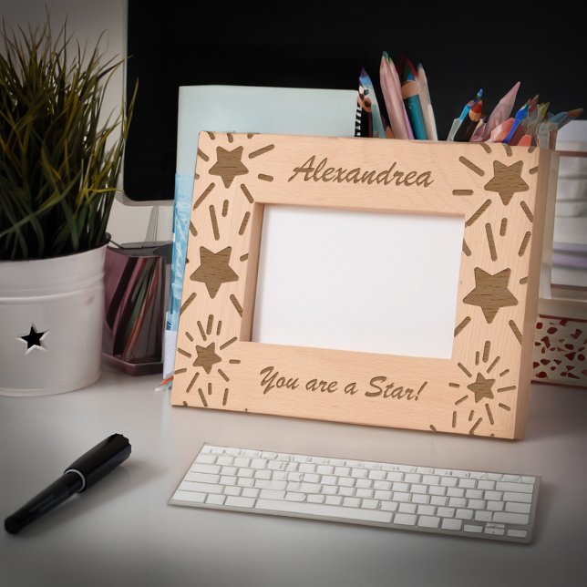 Cadres Gravés Vous Êtes Un Étoile Script Élégant En Bois Moderne (You Are A Star Script Elegant Modern Wooden Etched Frames is great to give to that wonderful person.)