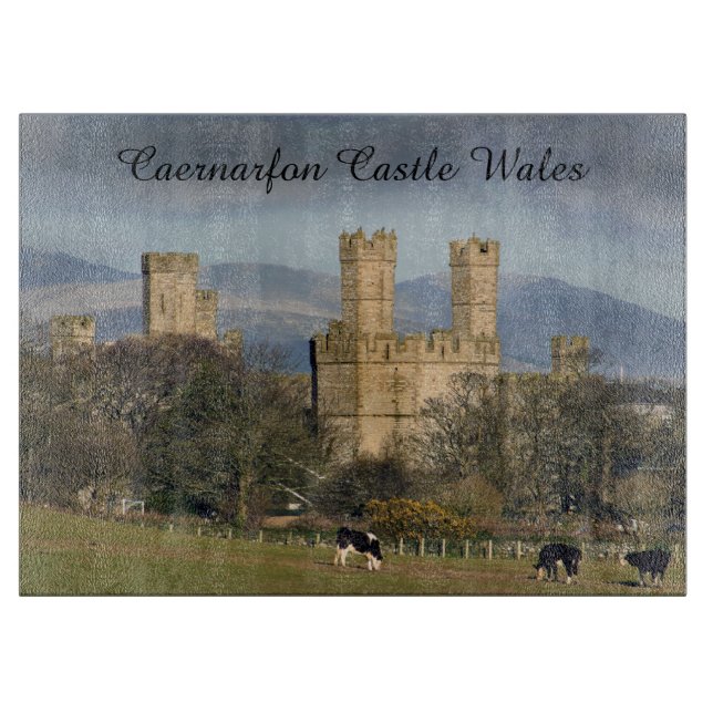 Caernarfon Castle Wales. Cutting Board (Front)