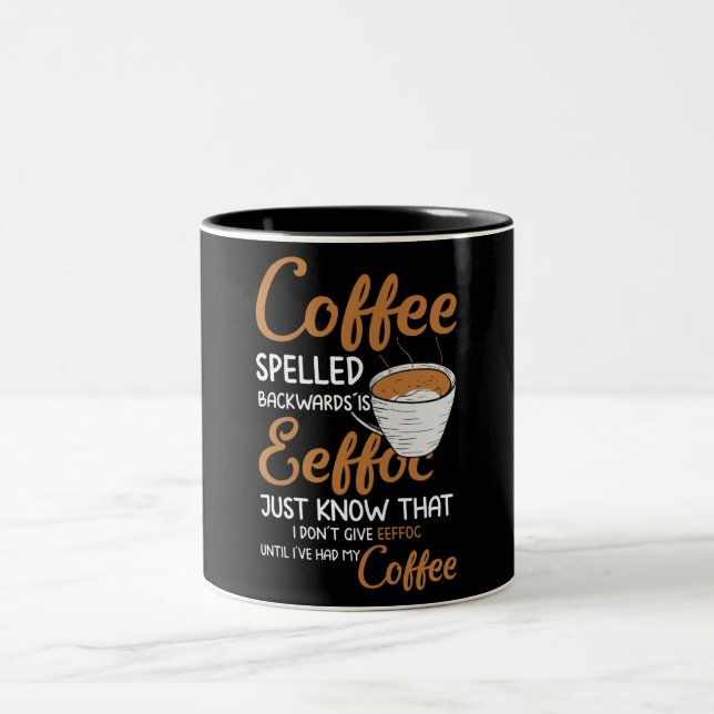 Café épelé à l'envers Mug de café à deux tons (Centre)