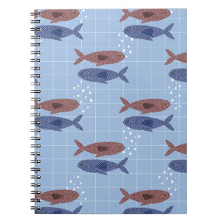 Cahier à motif grille bleue avec banc de poissons