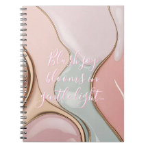 Cahier classique dans un graphique élégant