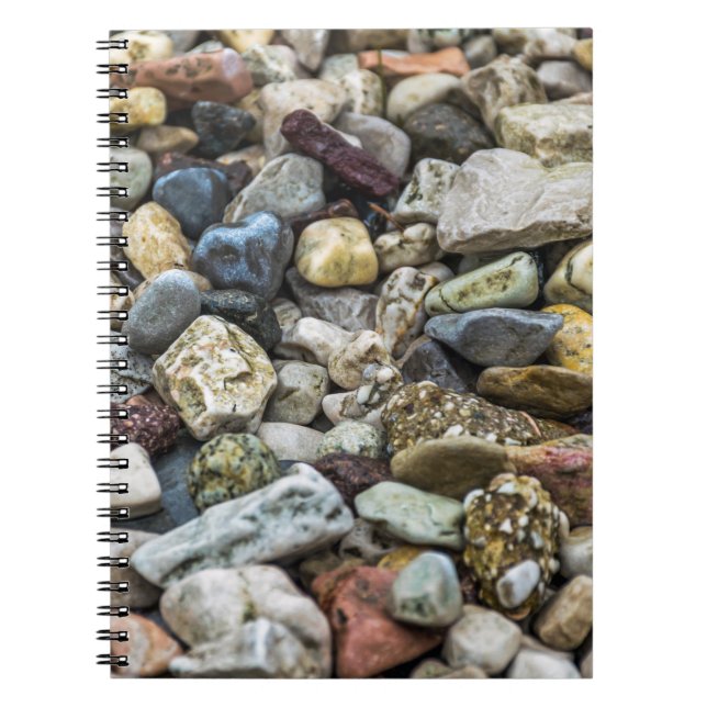 Cailloux sur un carnet de plage (Devant)