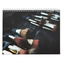 Artiste de maquillage noir élégant