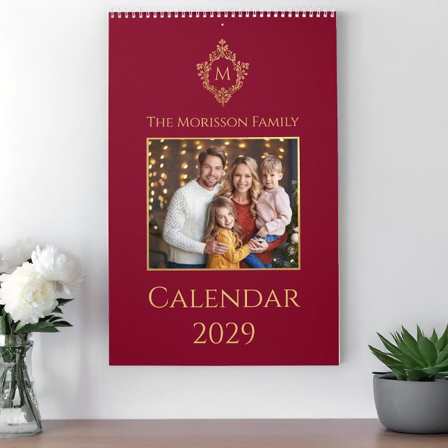 Calendrier Crest Monogram Burgundy Gold Vintage Family Photo (Créateur téléchargé)
