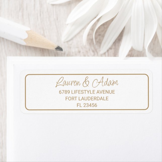 Calligraphie or moderne sur l'adresse Mariage blan (En situation)