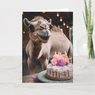 Camel avec carte de gâteau d'anniversaire