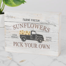 Camion de ferme de tournesols fraîchement cueillis