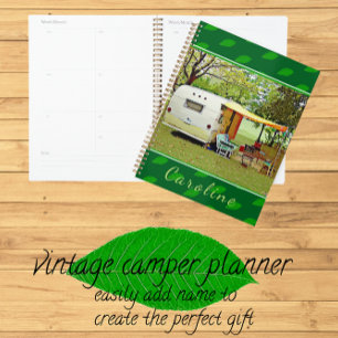 Camping-car vintage nostalgique pour voyages d'été