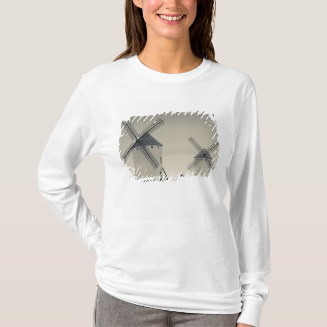 Campo de Criptana, antique La Mancha windmills T-Shirt (Front)
