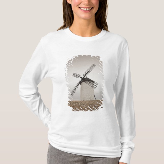 Campo de Criptana, antique La Mancha windmills T-Shirt (Front)