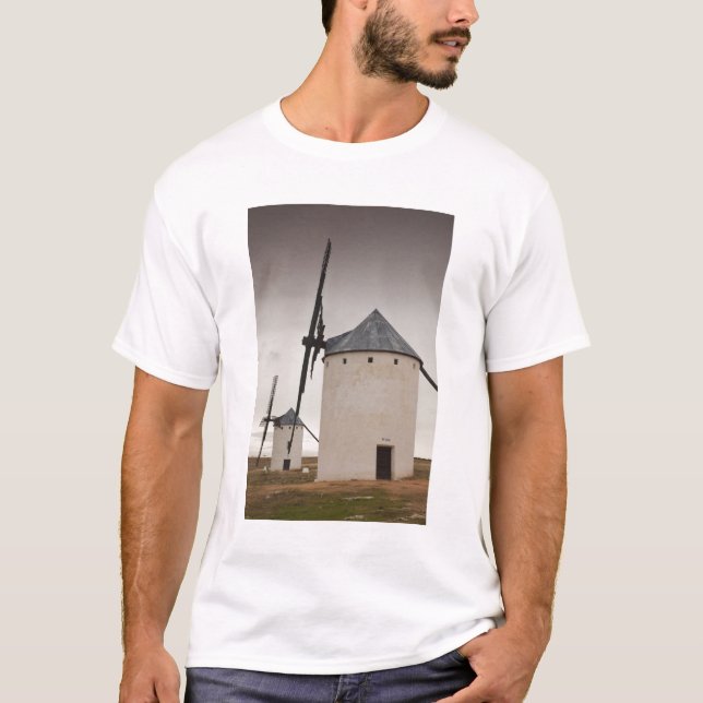 Campo de Criptana, antique La Mancha windmills T-Shirt (Front)