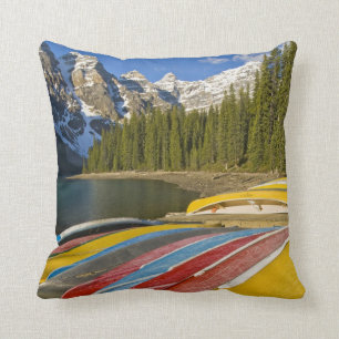 Canada, Alberta, Banff National Park, Moraine Throw Pillow