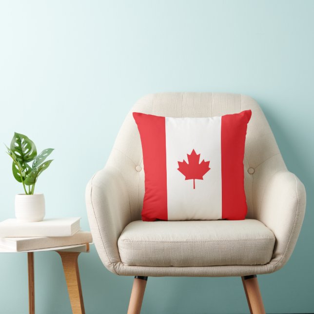 Canada flag throw pillow (Chair)