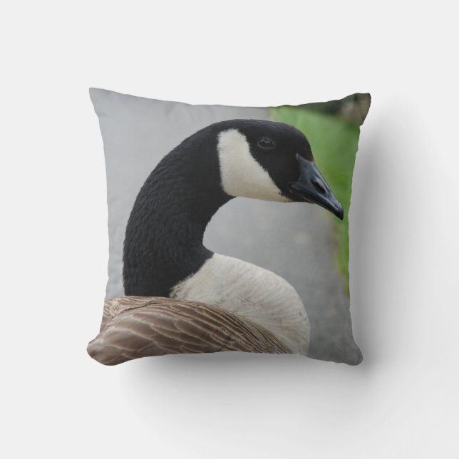 Canada goose throw pillow (Front)