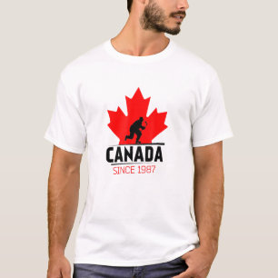 Canada Hockey Maple Leaf Ice Hockey Player Vintage T-Shirt