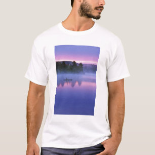 Canada, Ontario, Algonguin Park, Canoeist on T-Shirt