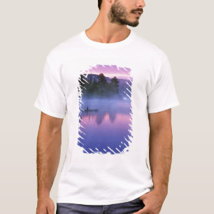 Canada, Ontario, Algonguin Park, Canoeist on T-Shirt