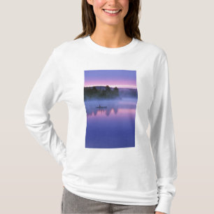 Canada, Ontario, Algonguin Park, Canoeist on T-Shirt