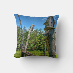 Canada, Ontario, Erin, bird house Throw Pillow