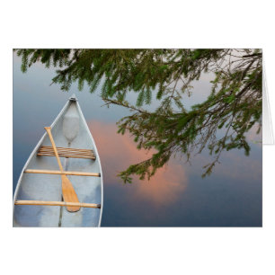 Canot sur le lac au coucher du soleil, Canada