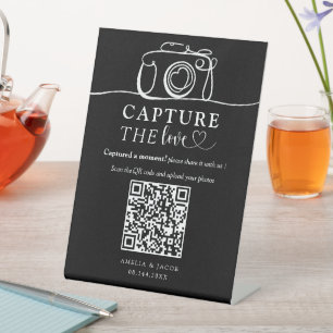 Capture the love Black & White Wedding  Pedestal Sign