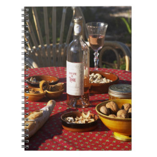 Carnet Apéritif et apéritifs préparés: pain, olives,