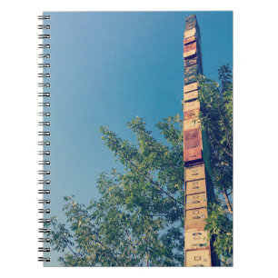 Carnet armoires de rangement empilées dans le vermont bur