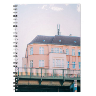 CARNET BÂTIMENT EN BÉTON ORANGE ET BLANC