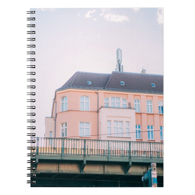 CARNET BÂTIMENT EN BÉTON ORANGE ET BLANC (Devant)