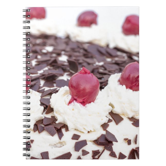 Carnet Black Forest cake en détail with white background (Devant)