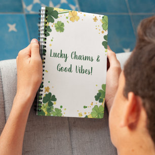 Carnet Bordure de Shamrock irlandais et de fermeture pers