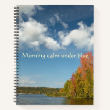 Calme Matinal Sous Le Lac D'automne Bleu