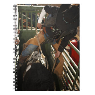 Carnet Cavalier de Taureau attachant la corde sur le