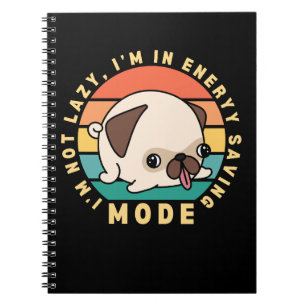Carnet Ce design amusant présente un chien pug mignon sur
