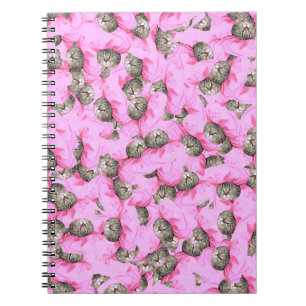 Carnet Chat Mignon dans un motif de casquette rose Aléato