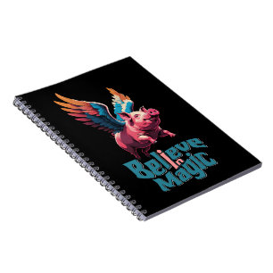 Carnet Cochon mignon avec ailes colorées Croire en la m