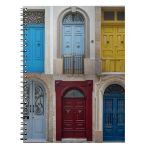 Carnet Collage des portes avant colorées