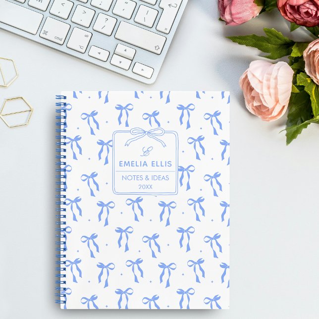 Carnet Cute Girly Blue and White Coquette Bows Monogram (Créateur téléchargé)