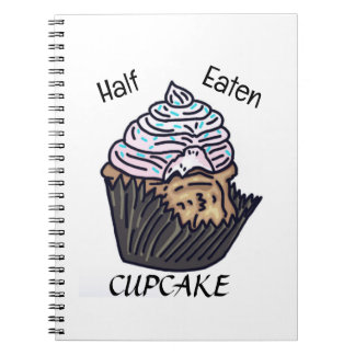 Carnet de cupcake à moitié mangé