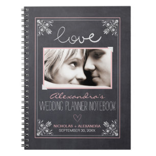 Carnet de wedding planner de jeune mariée de