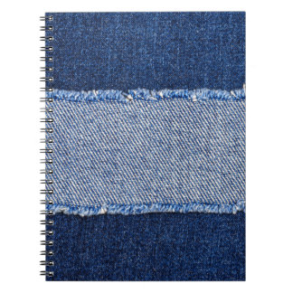 Carnet Dénim déchiré : tissu de jean bleu.