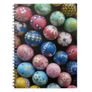 Carnet d'oeufs de Pâques peint à la main