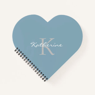 Carnet Dusty Blue Chic Monogramme Nom Coeur en forme de c