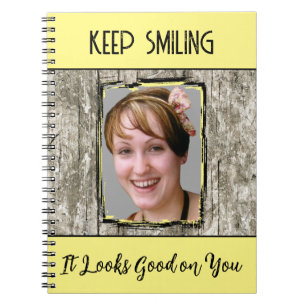 Carnet Effet bois gris faux sourire photo jaune